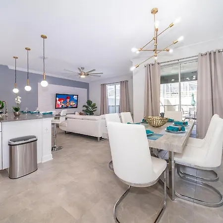 1122Lg Townhouse 4 Bedrooms & 3 Bathrooms + Pool